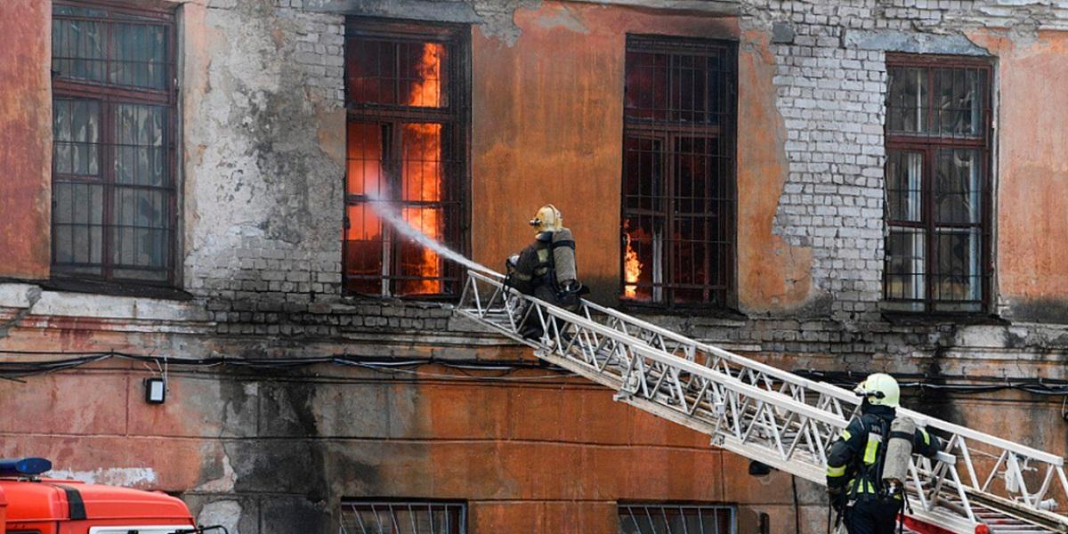 В оборонном НИИ случился пожар: семь человек погибли