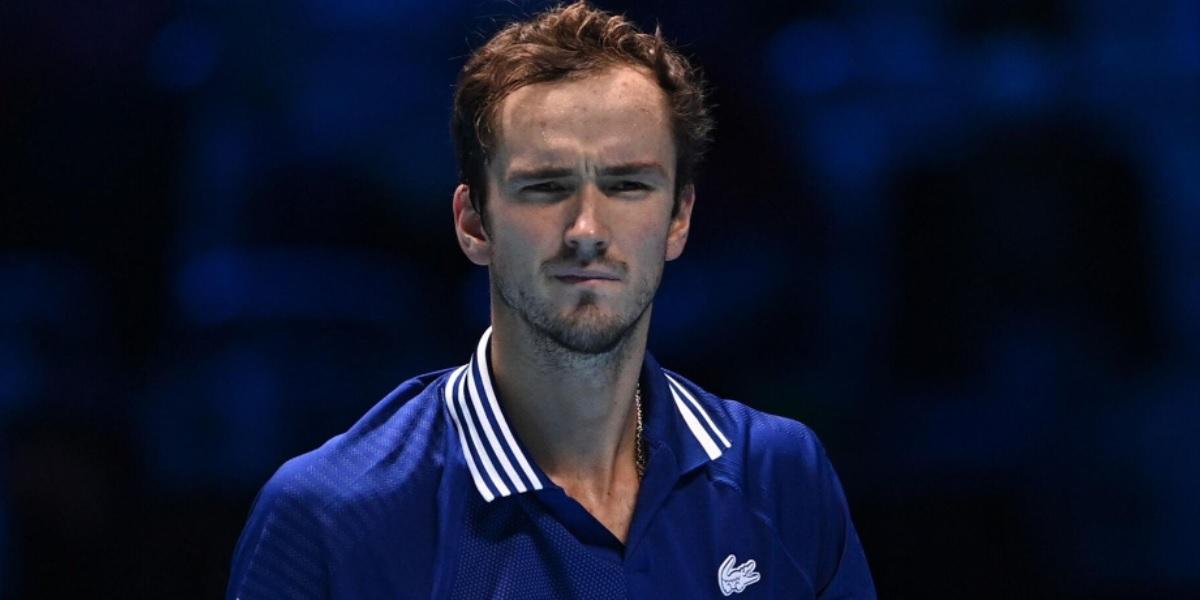 Медведев проиграл в матче на турнире в Женеве