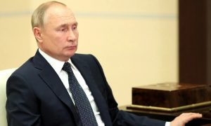 Песков рассказал, поедет ли Путин на похороны Абэ