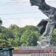 В Латвии начали демонтаж обелиска в честь советских воинов