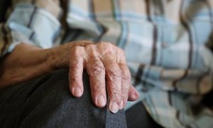 Работающим пенсионерам предлагают дать право на социальный налоговый возврат