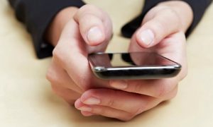 «Коммерсант» узнал о просьбе Минпросвещения ограничить использование WhatsApp в школах