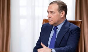 Медведев опроверг заявления о том, что у РФ кончается вооружение