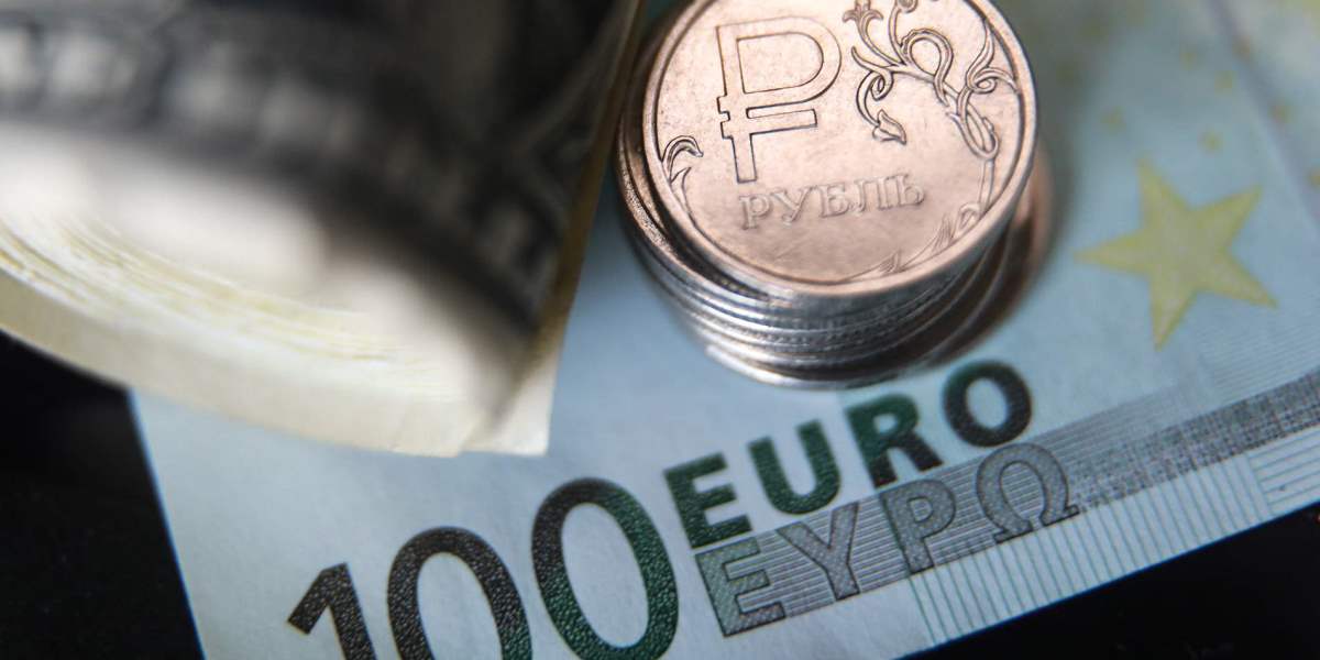 The euro rose above 64 rubles for the first time since October 12