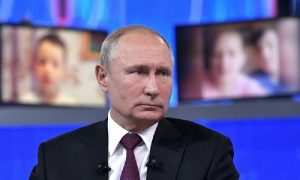 Президент России поручил провести индексацию зарплат бюджетников