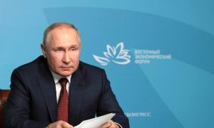 Президент России поручил провести индексацию зарплат бюджетной сферы
