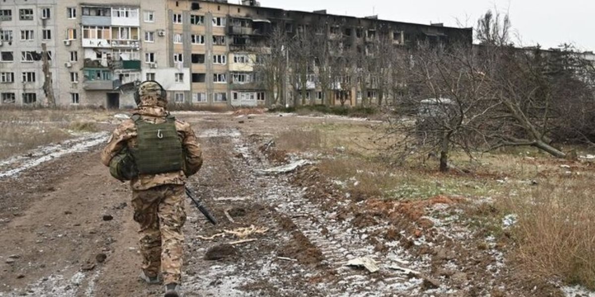 Песков назвал падение ракеты в Днепропетровске результатом работы ПВО Украины