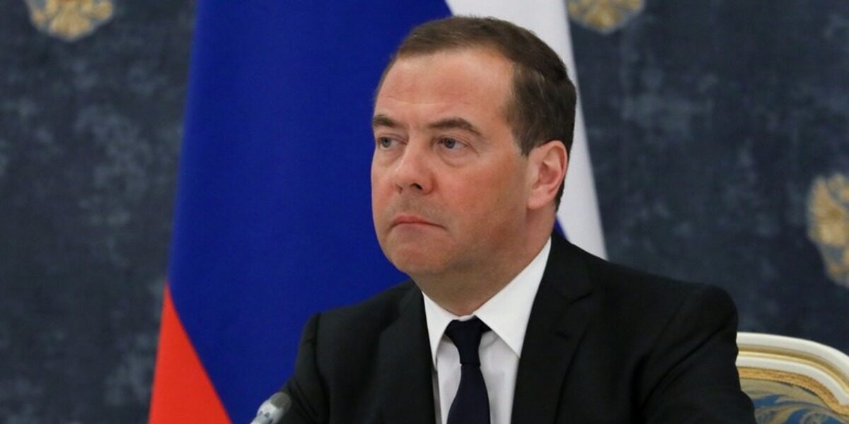 Медведев: миротворцы НАТО на Украине будут законной целью для российских военных