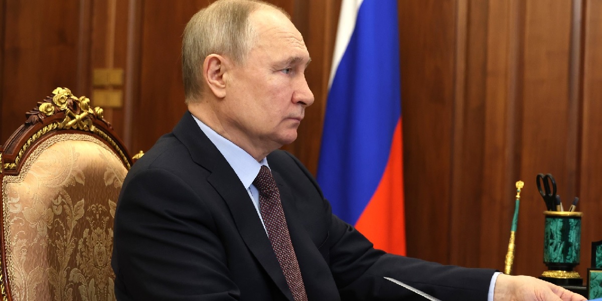 Песков не исключил, что Путин может обсудить с Совбезом ситуацию с беспилотниками