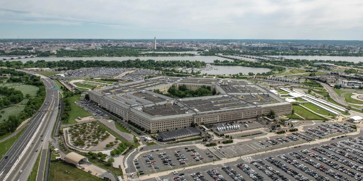 Экс-агент ЦРУ заявил, что Пентагон нашел внеземной биоматериал