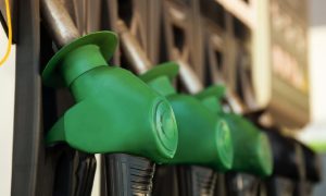 Кабмин ввел временное ограничение на экспорт бензина и дизельного топлива
