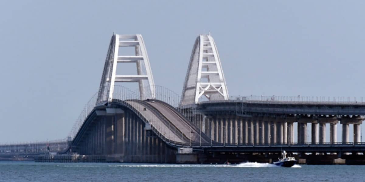 Движение по Крымскому мосту возобновилось
