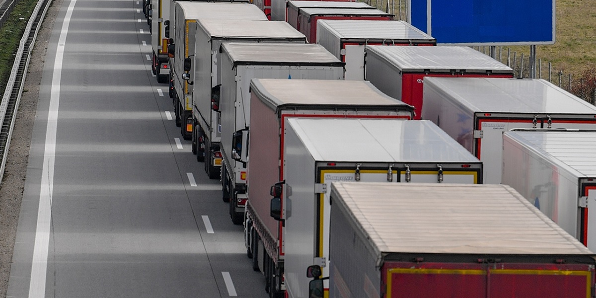 Литва возобновила прием грузовиков