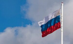 Опрос показал мнение граждан о положении России в мире