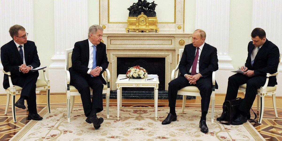 Путин по телефону обсудил ситуацию на Украине с президентом Финляндии