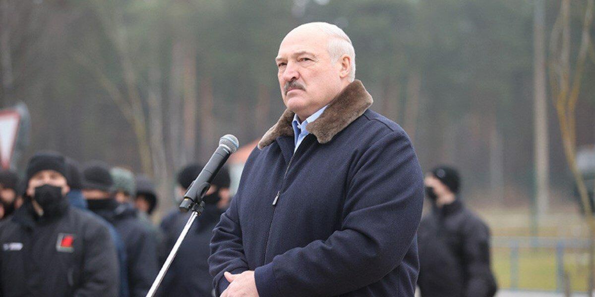 Лукашенко проведет совещание с военными