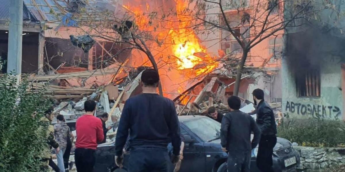 Четыре человека пострадали во время взрыва дома в Махачкале