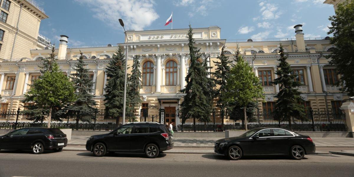 ЦБ закупил валюту на 15 миллиардов рублей